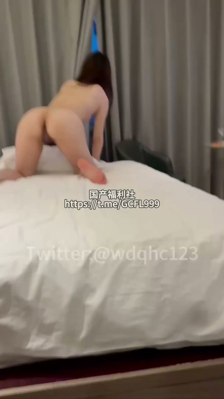 小母狗特意拉开窗帘想让别人看到 图片 1